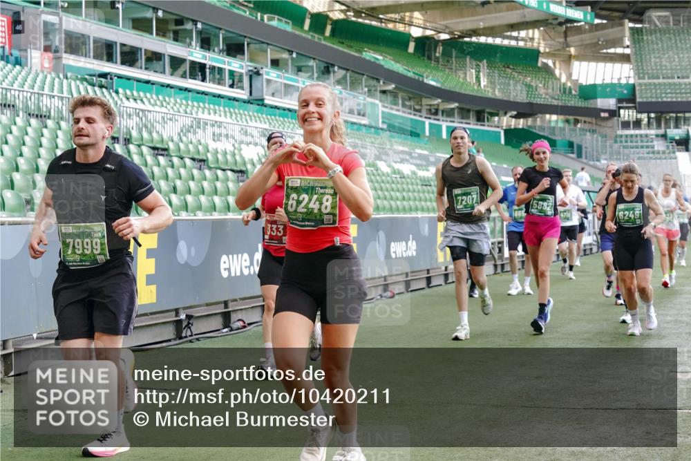 13.09.2026 - 21. swb-Marathon Bremen Michael Burmester http://msf.ph/oto/10420211 13.09.2026 13:21:28 Laufen im Stadion 128, 258, 343, 351, 423, 441, 601, 620, 704, 782, 851, 1060, 1094, 1129, 1158, 1177, 1316, 1344, 1409, 1417, 1439, 1446, 1518, 1669, 1676, 1697, 1729, 1756, 1808, 1815, 1846, 2010, 2064, 2139, 2201, 2258, 2278, 2290, 2349, 2394, 2395, 2414, 2417, 2437, 2501, 2519, 2533, 2551, 2588, 2619, 2632, 2652, 2660, 2694, 2695, 2736, 2793, 2828, 2886, 2954, 2964, 2995, 3004, 3010, 3017, 3018, 3022, 3034, 3035, 3036, 3037, 3070, 3074, 3102, 3139, 3144, 3225, 3264, 3310, 3682 meine-sportfotos.de