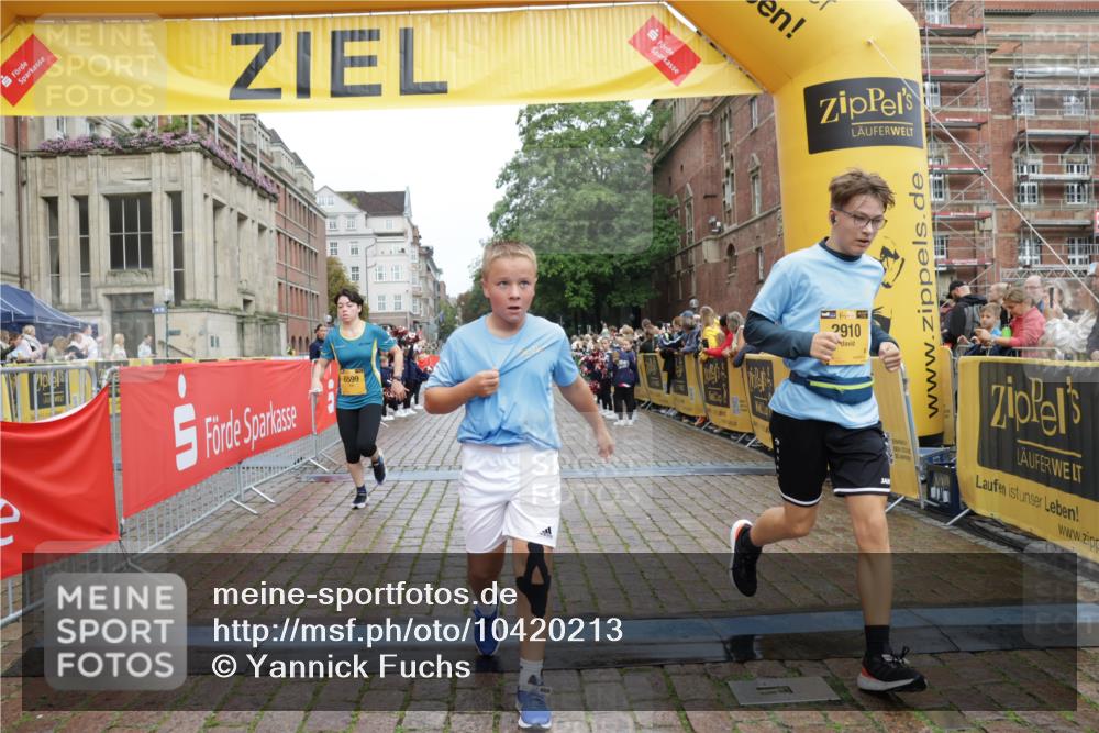 13.09.2026 - Kiel Lauf Yannick Fuchs http://msf.ph/oto/10420213 13.09.2026 09:42:07 Ziel 570, 699, 772, 792, 2910, 3357, 3801, 5011, 5276, 5336, 6599, 6620, 7687, 8476, 12723, 402, 772, 3143, 3175, 4315, 4533, 4704, 5107, 6649, 6687, 6739, 7238, 8588, 8829, 9050, 9224, 9771, 11907, 12175, 133, 445, 2914, 2955, 2977, 3676, 5105, 5559, 5774, 6099, 6797, 10938, 11793, 4068, 4315, 9771, 11106 meine-sportfotos.de