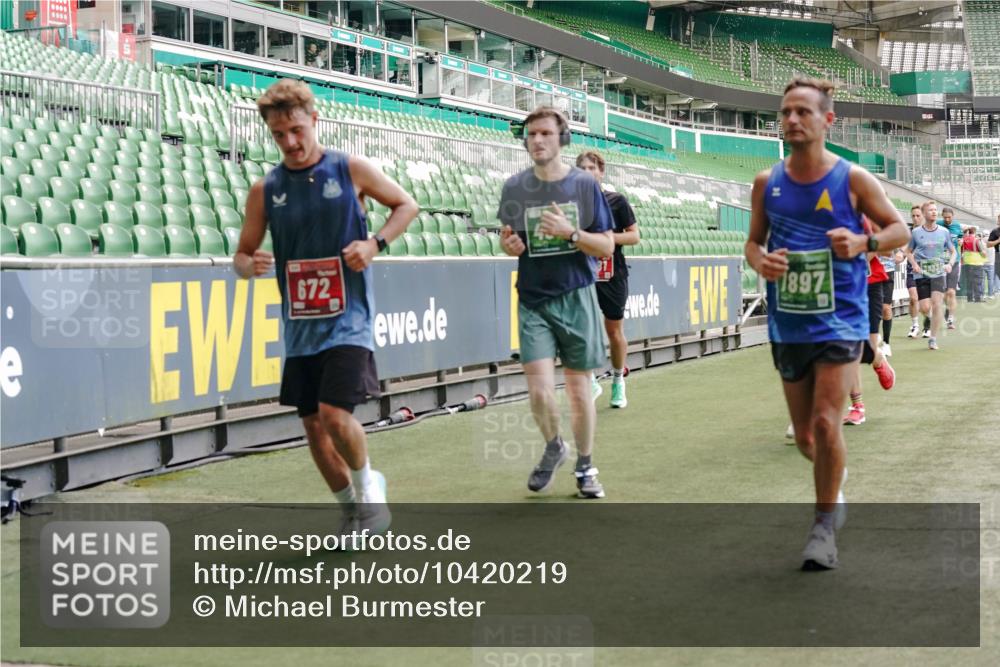 13.09.2026 - 21. swb-Marathon Bremen Michael Burmester http://msf.ph/oto/10420219 13.09.2026 12:58:41 Laufen im Stadion 141, 148, 191, 226, 232, 334, 511, 672, 745, 776, 789, 790, 909, 972, 1010, 1080, 1119, 1166, 1191, 1199, 1254, 1281, 1516, 1535, 1642, 1647, 1752, 1881, 1931, 1933, 2046, 2210, 2324, 2343, 2367, 2371, 2397, 2402, 2423, 2425, 2577, 2771, 2807, 2827, 2885, 2899, 2903, 2904, 2953, 2979, 3015, 3021, 3051, 3098, 3120, 3124, 3138, 3148, 3182, 3186, 3190, 3233, 3319, 3338, 3435, 3516, 3531, 3534, 3560, 3652, 3655, 3685, 3690, 3695, 3866, 3933, 3934, 3939, 4101, 4319, 205 meine-sportfotos.de