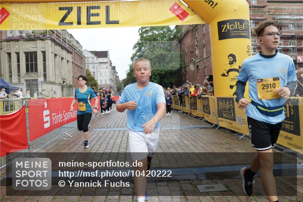 13.09.2026 - Kiel Lauf Yannick Fuchs http://msf.ph/oto/10420222 13.09.2026 09:42:07 Ziel 570, 699, 772, 792, 2910, 3357, 3801, 5011, 5276, 5336, 6599, 6620, 7687, 8476, 12723, 402, 772, 3143, 3175, 4315, 4533, 4704, 5107, 6649, 6687, 6739, 7238, 8588, 8829, 9050, 9224, 9771, 11907, 12175, 133, 445, 2914, 2955, 2977, 3676, 5105, 5559, 5774, 6099, 6797, 10938, 11793, 4068, 4315, 9771, 11106 meine-sportfotos.de