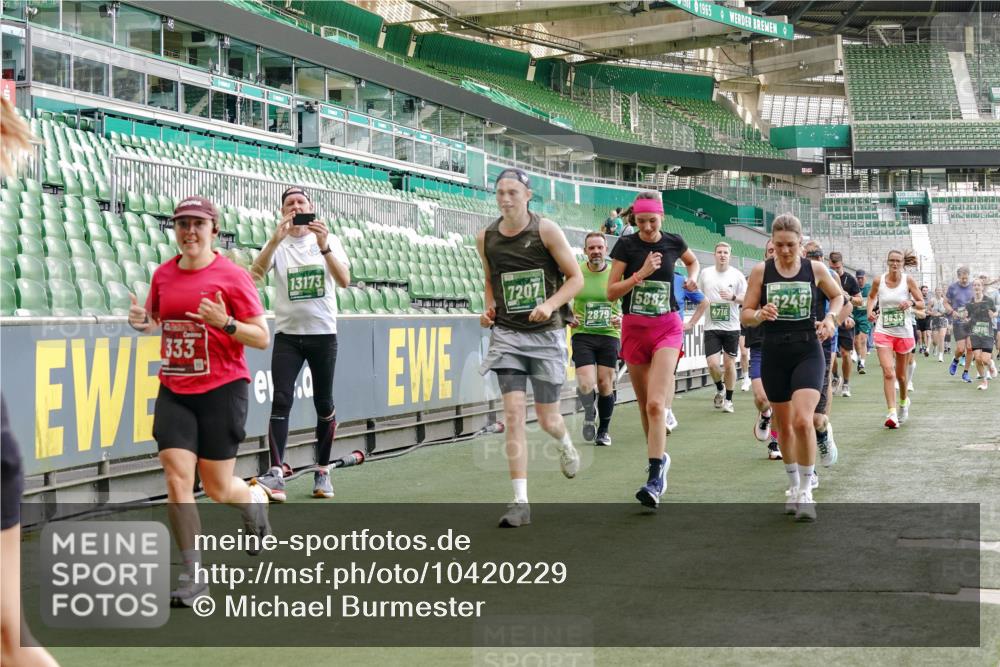 13.09.2026 - 21. swb-Marathon Bremen Michael Burmester http://msf.ph/oto/10420229 13.09.2026 13:21:28 Laufen im Stadion 128, 258, 343, 351, 423, 441, 601, 620, 704, 782, 851, 1060, 1094, 1129, 1158, 1177, 1316, 1344, 1409, 1417, 1439, 1446, 1518, 1669, 1676, 1697, 1729, 1756, 1808, 1815, 1846, 2010, 2064, 2139, 2201, 2258, 2278, 2290, 2349, 2394, 2395, 2414, 2417, 2437, 2501, 2519, 2533, 2551, 2588, 2619, 2632, 2652, 2660, 2694, 2695, 2736, 2793, 2828, 2886, 2954, 2964, 2995, 3004, 3010, 3017, 3018, 3022, 3034, 3035, 3036, 3037, 3070, 3074, 3102, 3139, 3144, 3225, 3264, 3310, 3682 meine-sportfotos.de