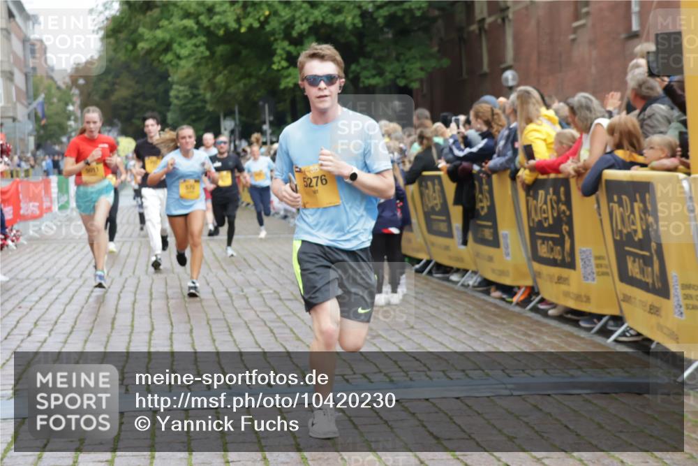 13.09.2026 - Kiel Lauf Yannick Fuchs http://msf.ph/oto/10420230 13.09.2026 09:42:09 Ziel 570, 699, 792, 2910, 3357, 3801, 5011, 5276, 5336, 5774, 6599, 6620, 7687, 8476, 12723, 402, 772, 3143, 3175, 4533, 4704, 5107, 6649, 6687, 6739, 7238, 8588, 8829, 9050, 9224, 9771, 11907, 12175, 133, 445, 771, 2914, 2955, 2977, 3676, 5105, 5559, 6099, 6542, 6797, 10938, 11793, 12190, 4315, 9771, 11106 meine-sportfotos.de