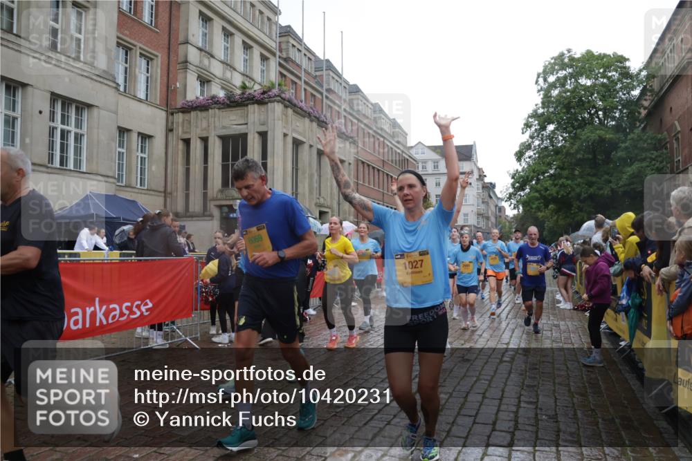 13.09.2026 - Kiel Lauf Yannick Fuchs http://msf.ph/oto/10420231 13.09.2026 10:52:43 Ziel 158, 172, 398, 1433, 1474, 1535, 1634, 1812, 1837, 2069, 2089, 2735, 3050, 3054, 3452, 3514, 3778, 3853, 4100, 4485, 6201, 7060, 7154, 7230, 8100, 8615, 9414, 9831, 9886, 10594, 11096, 11204, 11359, 11459, 90, 475, 626, 777, 1027, 1471, 1472, 1473, 1526, 1527, 1531, 1658, 1802, 1811, 2293, 2438, 2442, 2544, 2991, 3280, 3343, 3435, 3582, 3630, 3881, 4008, 154, 1071, 1083, 1426, 1486, 1550, 3059, 3431, 3587, 3657, 5329, 5642, 5643, 5710, 6015, 7139, 10755 meine-sportfotos.de