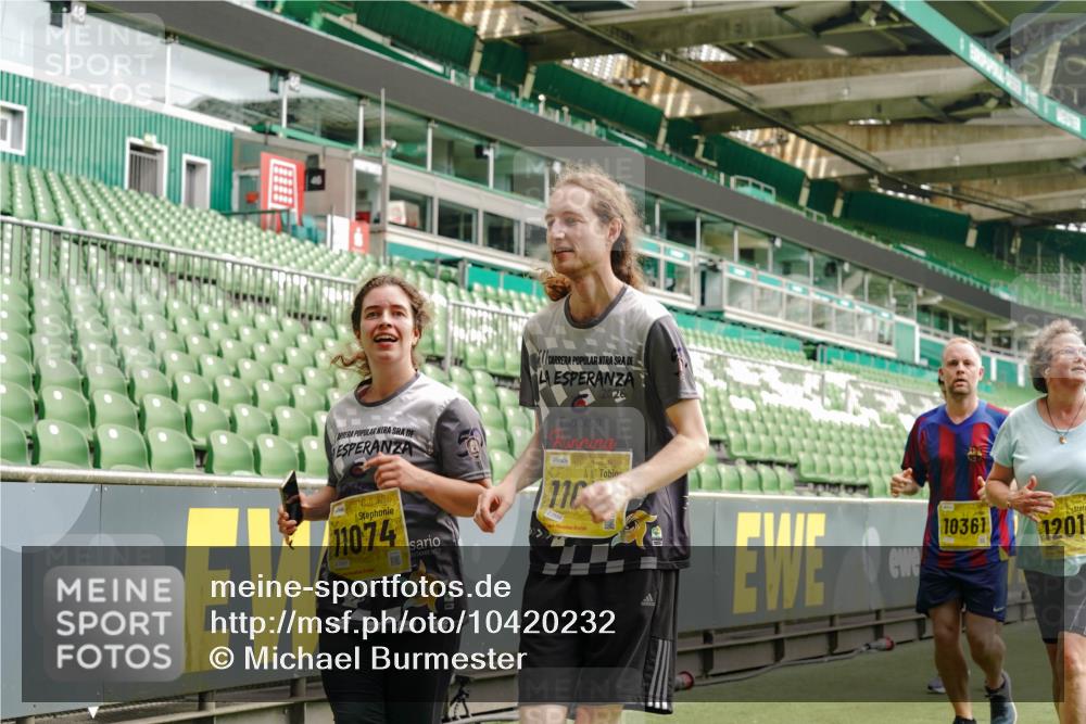 13.09.2026 - 21. swb-Marathon Bremen Michael Burmester http://msf.ph/oto/10420232 13.09.2026 10:44:05 Laufen im Stadion 10002, 10004, 10005, 10176, 10191, 10192, 10271, 10295, 10303, 10325, 10335, 10361, 10362, 10402, 10459, 10474, 10491, 10513, 10557, 10572, 10605, 10606, 10629, 10679, 10713, 10756, 10773, 10779, 10784, 10805, 10880, 10882, 10899, 10900, 10997, 10999, 11173, 11217, 11233, 11264, 11274, 11307, 11333, 11337, 11355, 11385, 11408, 11448, 11456, 11461, 11482, 11629, 11943, 12311, 12321, 12334 meine-sportfotos.de
