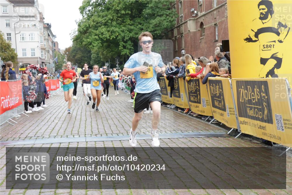 13.09.2026 - Kiel Lauf Yannick Fuchs http://msf.ph/oto/10420234 13.09.2026 09:42:09 Ziel 570, 699, 792, 2910, 3357, 3801, 5011, 5276, 5336, 5774, 6599, 6620, 7687, 8476, 12723, 402, 772, 3143, 3175, 4533, 4704, 5107, 6649, 6687, 6739, 7238, 8588, 8829, 9050, 9224, 9771, 11907, 12175, 133, 445, 771, 2914, 2955, 2977, 3676, 5105, 5559, 6099, 6542, 6797, 10938, 11793, 12190, 4315, 9771, 11106 meine-sportfotos.de