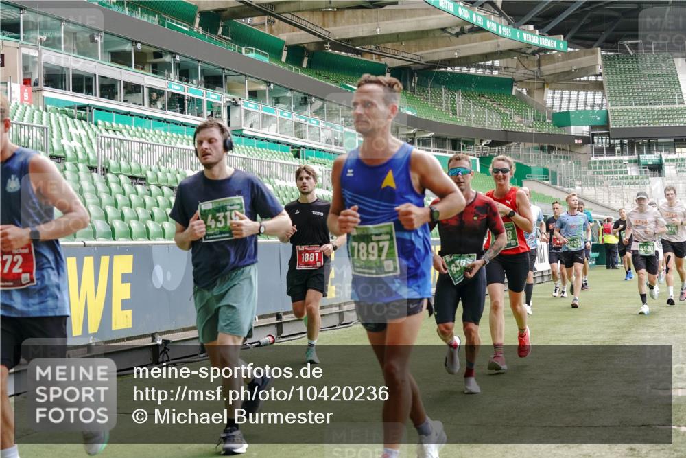 13.09.2026 - 21. swb-Marathon Bremen Michael Burmester http://msf.ph/oto/10420236 13.09.2026 12:58:42 Laufen im Stadion 141, 148, 191, 226, 232, 334, 511, 672, 745, 776, 789, 790, 909, 972, 1010, 1080, 1119, 1166, 1191, 1199, 1254, 1281, 1516, 1535, 1642, 1647, 1752, 1881, 1931, 1933, 2046, 2210, 2289, 2324, 2343, 2367, 2371, 2397, 2402, 2423, 2425, 2577, 2771, 2807, 2827, 2885, 2899, 2903, 2904, 2953, 2979, 3015, 3021, 3051, 3098, 3120, 3124, 3138, 3148, 3182, 3186, 3190, 3233, 3319, 3338, 3435, 3516, 3531, 3534, 3560, 3652, 3655, 3685, 3690, 3695, 3866, 3933, 3934, 3939, 4101, 4319, 205 meine-sportfotos.de