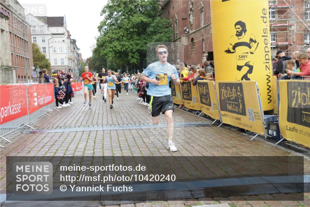 13.09.2026 - Kiel Lauf Yannick Fuchs http://msf.ph/oto/10420240 13.09.2026 09:42:09 Ziel 570, 699, 792, 2910, 3357, 3801, 5011, 5276, 5336, 5774, 6599, 6620, 7687, 8476, 12723, 402, 772, 3143, 3175, 4533, 4704, 5107, 6649, 6687, 6739, 7238, 8588, 8829, 9050, 9224, 9771, 11907, 12175, 133, 445, 771, 2914, 2955, 2977, 3676, 5105, 5559, 6099, 6542, 6797, 10938, 11793, 12190, 4315, 9771, 11106 meine-sportfotos.de