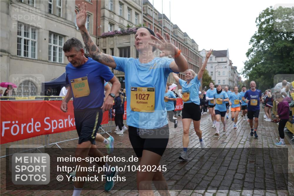 13.09.2026 - Kiel Lauf Yannick Fuchs http://msf.ph/oto/10420245 13.09.2026 10:52:43 Ziel 158, 172, 398, 1433, 1474, 1535, 1634, 1812, 1837, 2069, 2089, 2735, 3050, 3054, 3452, 3514, 3778, 3853, 4100, 4485, 6201, 7060, 7154, 7230, 8100, 8615, 9414, 9831, 9886, 10594, 11096, 11204, 11359, 11459, 90, 475, 626, 777, 1027, 1471, 1472, 1473, 1526, 1527, 1531, 1658, 1802, 1811, 2293, 2438, 2442, 2544, 2991, 3280, 3343, 3435, 3582, 3630, 3881, 4008, 154, 1071, 1083, 1426, 1486, 1550, 3059, 3431, 3587, 3657, 5329, 5642, 5643, 5710, 6015, 7139, 10755 meine-sportfotos.de