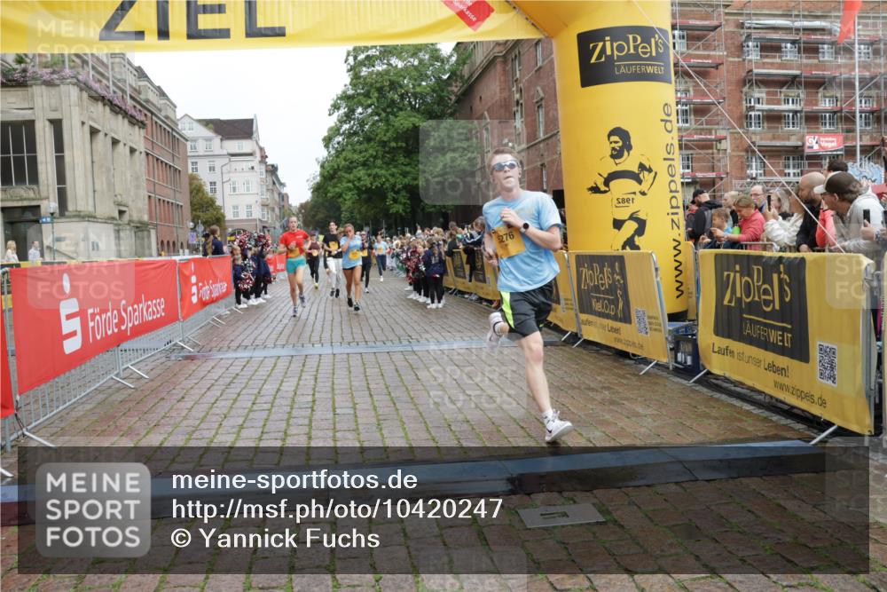 13.09.2026 - Kiel Lauf Yannick Fuchs http://msf.ph/oto/10420247 13.09.2026 09:42:09 Ziel 570, 699, 792, 2910, 3357, 3801, 5011, 5276, 5336, 5774, 6599, 6620, 7687, 8476, 12723, 402, 772, 3143, 3175, 4533, 4704, 5107, 6649, 6687, 6739, 7238, 8588, 8829, 9050, 9224, 9771, 11907, 12175, 133, 445, 771, 2914, 2955, 2977, 3676, 5105, 5559, 6099, 6542, 6797, 10938, 11793, 12190, 4315, 9771, 11106 meine-sportfotos.de