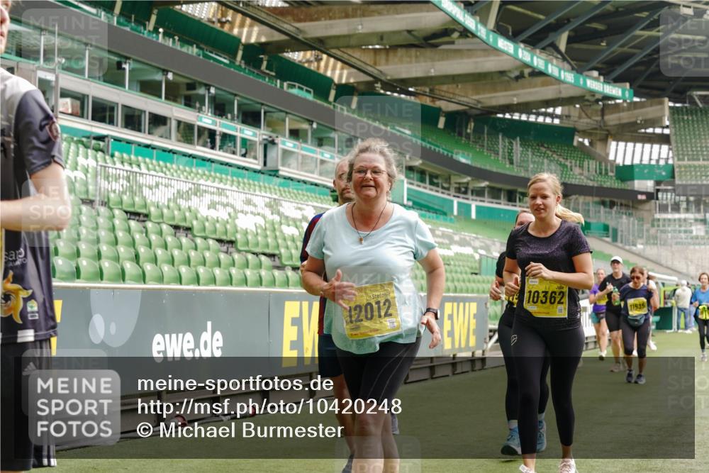 13.09.2026 - 21. swb-Marathon Bremen Michael Burmester http://msf.ph/oto/10420248 13.09.2026 10:44:06 Laufen im Stadion 10002, 10004, 10005, 10176, 10191, 10192, 10271, 10295, 10325, 10335, 10361, 10362, 10402, 10459, 10474, 10491, 10513, 10557, 10572, 10605, 10606, 10629, 10679, 10713, 10756, 10773, 10779, 10784, 10805, 10880, 10882, 10899, 10900, 10997, 10999, 11173, 11217, 11233, 11264, 11274, 11307, 11333, 11337, 11355, 11385, 11408, 11448, 11456, 11461, 11482, 11629, 11943, 12151, 12311, 12321, 12334 meine-sportfotos.de