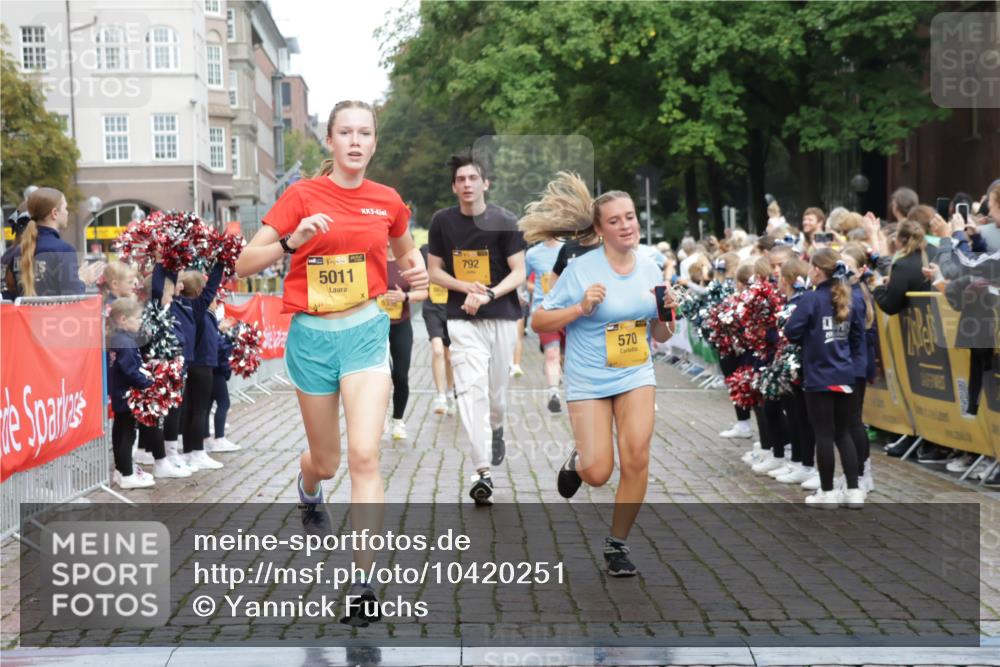 13.09.2026 - Kiel Lauf Yannick Fuchs http://msf.ph/oto/10420251 13.09.2026 09:42:10 Ziel 570, 699, 792, 2910, 3357, 3801, 5011, 5276, 5336, 5774, 6599, 6620, 7687, 8476, 12723, 402, 699, 772, 3143, 3175, 3801, 4533, 4704, 5107, 6649, 6687, 6739, 7238, 8588, 8829, 9050, 9224, 11907, 12175, 133, 445, 771, 2914, 2955, 2977, 3676, 5105, 5559, 6099, 6542, 6797, 10938, 11793, 12190, 4315, 9771, 11106 meine-sportfotos.de