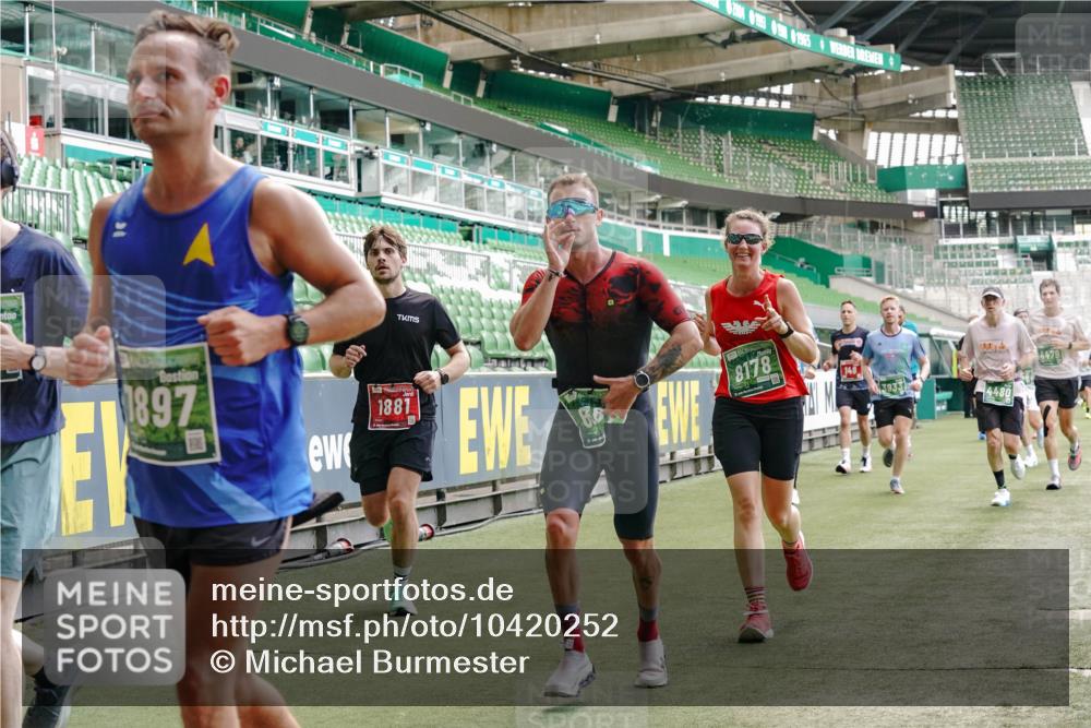 13.09.2026 - 21. swb-Marathon Bremen Michael Burmester http://msf.ph/oto/10420252 13.09.2026 12:58:43 Laufen im Stadion 141, 148, 191, 226, 232, 334, 511, 672, 745, 776, 789, 790, 909, 972, 1010, 1080, 1119, 1166, 1191, 1199, 1254, 1281, 1516, 1535, 1642, 1647, 1752, 1881, 1931, 1933, 2046, 2210, 2289, 2324, 2343, 2367, 2371, 2397, 2402, 2423, 2425, 2577, 2771, 2806, 2807, 2827, 2885, 2899, 2903, 2904, 2953, 2961, 2979, 3015, 3021, 3051, 3098, 3120, 3124, 3138, 3148, 3182, 3186, 3190, 3233, 3319, 3338, 3435, 3516, 3531, 3534, 3560, 3652, 3655, 3685, 3690, 3695, 3866, 3933, 3934, 3939, 4101, 205 meine-sportfotos.de