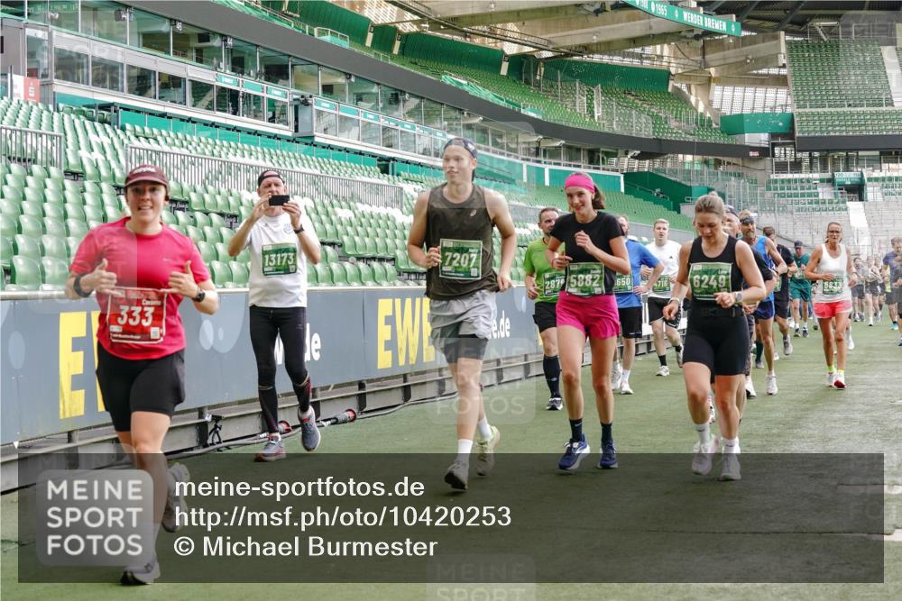 13.09.2026 - 21. swb-Marathon Bremen Michael Burmester http://msf.ph/oto/10420253 13.09.2026 13:21:29 Laufen im Stadion 128, 258, 343, 351, 423, 441, 601, 620, 704, 782, 851, 1060, 1094, 1129, 1158, 1177, 1316, 1344, 1409, 1417, 1439, 1446, 1518, 1669, 1676, 1697, 1729, 1756, 1808, 1815, 1846, 2010, 2064, 2139, 2201, 2258, 2278, 2290, 2349, 2394, 2395, 2414, 2417, 2437, 2501, 2519, 2533, 2551, 2588, 2619, 2632, 2652, 2660, 2694, 2695, 2736, 2793, 2828, 2886, 2954, 2964, 2995, 3004, 3010, 3017, 3018, 3022, 3034, 3035, 3036, 3037, 3070, 3074, 3102, 3139, 3144, 3225, 3264, 3310, 3682 meine-sportfotos.de