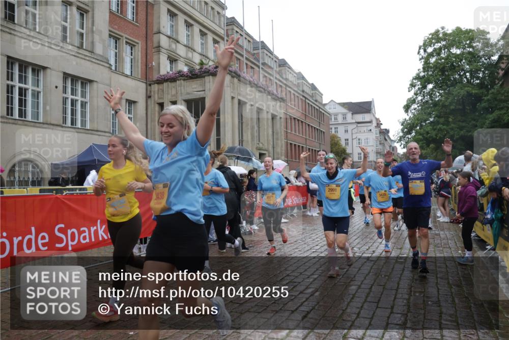 13.09.2026 - Kiel Lauf Yannick Fuchs http://msf.ph/oto/10420255 13.09.2026 10:52:44 Ziel 158, 172, 398, 1433, 1474, 1535, 1634, 1812, 1837, 2069, 2089, 2735, 3050, 3054, 3452, 3514, 3778, 3853, 4100, 4485, 6201, 7017, 7060, 7154, 7230, 8100, 8615, 9414, 9831, 9886, 10594, 11048, 11096, 11204, 11359, 11459, 90, 475, 626, 777, 1027, 1471, 1472, 1473, 1526, 1527, 1531, 1658, 1802, 1811, 2293, 2438, 2442, 2544, 2991, 3280, 3343, 3435, 3582, 3630, 3778, 3881, 4008, 154, 1071, 1083, 1426, 1486, 1550, 3059, 3431, 3587, 3657, 5329, 5642, 5643, 5710, 6015, 7139, 10755 meine-sportfotos.de