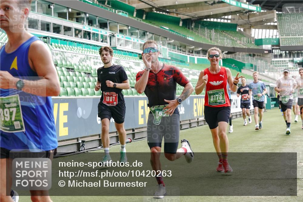 13.09.2026 - 21. swb-Marathon Bremen Michael Burmester http://msf.ph/oto/10420263 13.09.2026 12:58:43 Laufen im Stadion 141, 148, 191, 226, 232, 334, 511, 672, 745, 776, 789, 790, 909, 972, 1010, 1080, 1119, 1166, 1191, 1199, 1254, 1281, 1516, 1535, 1642, 1647, 1752, 1881, 1931, 1933, 2046, 2210, 2289, 2324, 2343, 2367, 2371, 2397, 2402, 2423, 2425, 2577, 2771, 2806, 2807, 2827, 2885, 2899, 2903, 2904, 2953, 2961, 2979, 3015, 3021, 3051, 3098, 3120, 3124, 3138, 3148, 3182, 3186, 3190, 3233, 3319, 3338, 3435, 3516, 3531, 3534, 3560, 3652, 3655, 3685, 3690, 3695, 3866, 3933, 3934, 3939, 4101, 205 meine-sportfotos.de