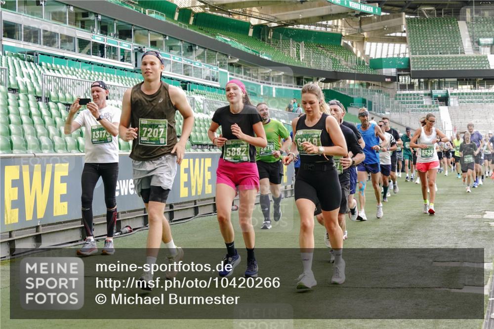 13.09.2026 - 21. swb-Marathon Bremen Michael Burmester http://msf.ph/oto/10420266 13.09.2026 13:21:29 Laufen im Stadion 128, 258, 343, 351, 423, 441, 601, 620, 704, 782, 851, 1060, 1094, 1129, 1158, 1177, 1316, 1344, 1409, 1417, 1439, 1446, 1518, 1669, 1676, 1697, 1729, 1756, 1808, 1815, 1846, 2010, 2064, 2139, 2201, 2258, 2278, 2290, 2349, 2394, 2395, 2414, 2417, 2437, 2501, 2519, 2533, 2551, 2588, 2619, 2632, 2652, 2660, 2694, 2695, 2736, 2793, 2828, 2886, 2954, 2964, 2995, 3004, 3010, 3017, 3018, 3022, 3034, 3035, 3036, 3037, 3070, 3074, 3102, 3139, 3144, 3225, 3264, 3310, 3682 meine-sportfotos.de