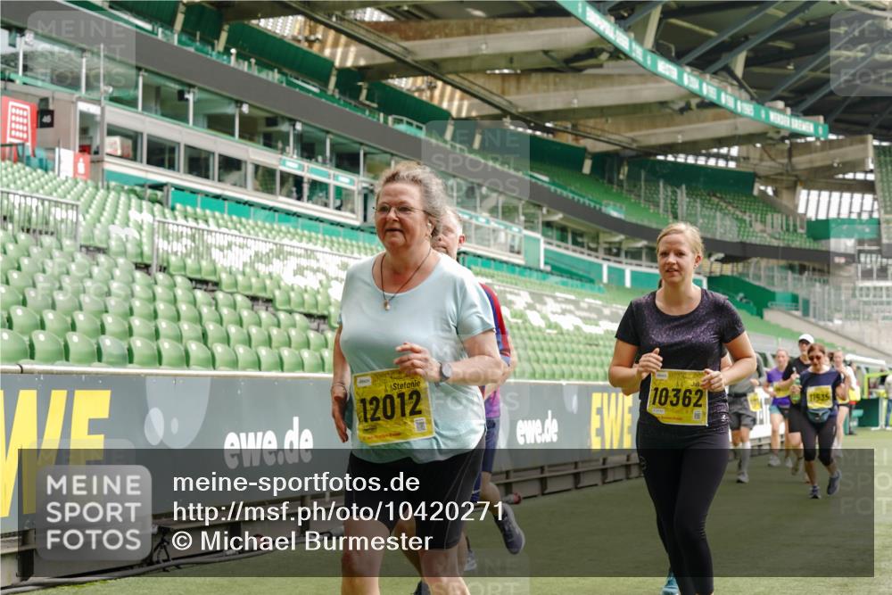 13.09.2026 - 21. swb-Marathon Bremen Michael Burmester http://msf.ph/oto/10420271 13.09.2026 10:44:06 Laufen im Stadion 10002, 10004, 10005, 10176, 10191, 10192, 10271, 10295, 10325, 10335, 10361, 10362, 10402, 10459, 10474, 10491, 10513, 10557, 10572, 10605, 10606, 10629, 10679, 10713, 10756, 10773, 10779, 10784, 10805, 10880, 10882, 10899, 10900, 10997, 10999, 11173, 11217, 11233, 11264, 11274, 11307, 11333, 11337, 11355, 11385, 11408, 11448, 11456, 11461, 11482, 11629, 11943, 12151, 12311, 12321, 12334 meine-sportfotos.de