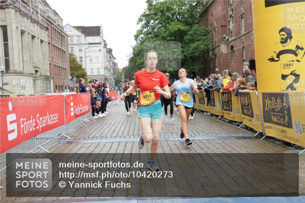 13.09.2026 - Kiel Lauf Yannick Fuchs http://msf.ph/oto/10420273 13.09.2026 09:42:11 Ziel 570, 792, 2910, 3357, 5011, 5105, 5276, 5336, 5774, 6599, 6620, 7687, 8476, 11793, 12723, 402, 699, 772, 3143, 3175, 3801, 4533, 4704, 5107, 6649, 6687, 6739, 7238, 8588, 8829, 9050, 9224, 11907, 12175, 133, 445, 771, 1777, 2914, 2955, 2977, 3676, 5559, 6099, 6213, 6542, 6797, 10938, 12190, 4315, 6649, 9771, 11106 meine-sportfotos.de