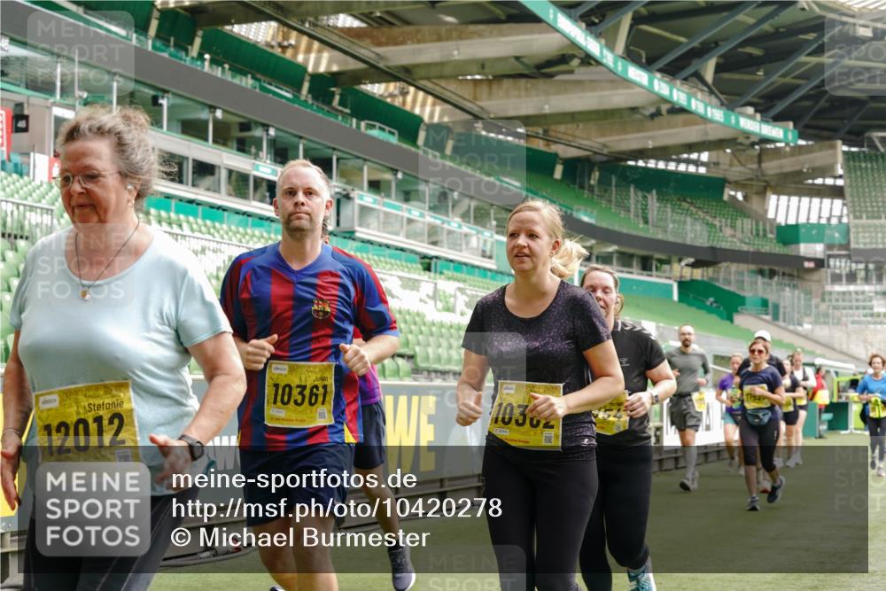 13.09.2026 - 21. swb-Marathon Bremen Michael Burmester http://msf.ph/oto/10420278 13.09.2026 10:44:07 Laufen im Stadion 10002, 10004, 10005, 10176, 10191, 10192, 10271, 10295, 10325, 10335, 10361, 10362, 10402, 10459, 10474, 10491, 10513, 10557, 10572, 10605, 10606, 10629, 10679, 10713, 10756, 10773, 10779, 10784, 10805, 10880, 10882, 10899, 10900, 10997, 10999, 11081, 11173, 11217, 11233, 11264, 11274, 11307, 11333, 11337, 11355, 11385, 11408, 11448, 11456, 11461, 11482, 11629, 11932, 11943, 12151, 12226, 12311, 12321, 12334 meine-sportfotos.de
