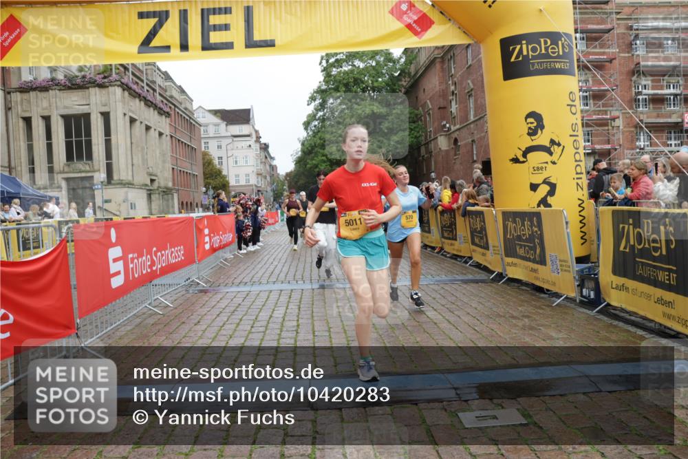 13.09.2026 - Kiel Lauf Yannick Fuchs http://msf.ph/oto/10420283 13.09.2026 09:42:11 Ziel 570, 792, 2910, 3357, 5011, 5105, 5276, 5336, 5774, 6599, 6620, 7687, 8476, 11793, 12723, 402, 699, 772, 3143, 3175, 3801, 4533, 4704, 5107, 6649, 6687, 6739, 7238, 8588, 8829, 9050, 9224, 11907, 12175, 133, 445, 771, 1777, 2914, 2955, 2977, 3676, 5559, 6099, 6213, 6542, 6797, 10938, 12190, 4315, 6649, 9771, 11106 meine-sportfotos.de