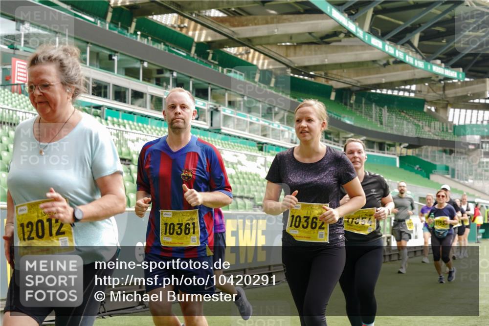 13.09.2026 - 21. swb-Marathon Bremen Michael Burmester http://msf.ph/oto/10420291 13.09.2026 10:44:07 Laufen im Stadion 10002, 10004, 10005, 10176, 10191, 10192, 10271, 10295, 10325, 10335, 10361, 10362, 10402, 10459, 10474, 10491, 10513, 10557, 10572, 10605, 10606, 10629, 10679, 10713, 10756, 10773, 10779, 10784, 10805, 10880, 10882, 10899, 10900, 10997, 10999, 11081, 11173, 11217, 11233, 11264, 11274, 11307, 11333, 11337, 11355, 11385, 11408, 11448, 11456, 11461, 11482, 11629, 11932, 11943, 12151, 12226, 12311, 12321, 12334 meine-sportfotos.de