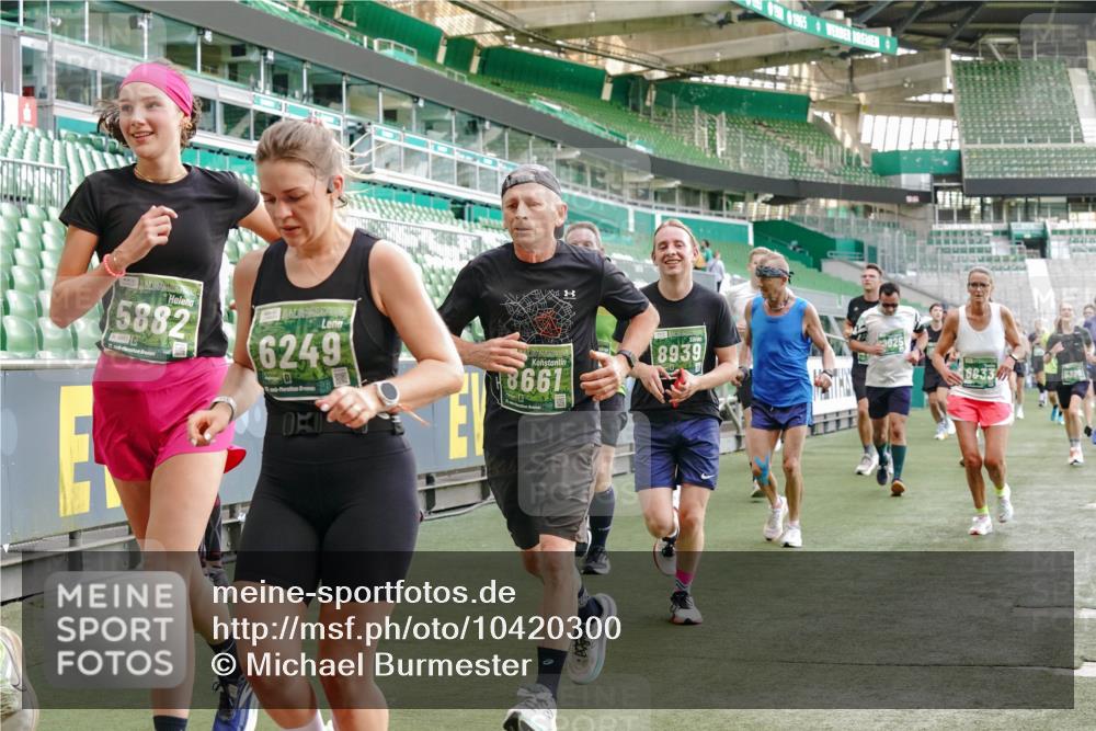 13.09.2026 - 21. swb-Marathon Bremen Michael Burmester http://msf.ph/oto/10420300 13.09.2026 13:21:31 Laufen im Stadion 128, 258, 343, 351, 423, 441, 601, 620, 704, 782, 851, 1060, 1094, 1129, 1158, 1177, 1316, 1344, 1409, 1417, 1439, 1446, 1518, 1669, 1676, 1697, 1729, 1756, 1808, 1815, 1846, 2010, 2064, 2139, 2201, 2258, 2278, 2290, 2349, 2394, 2395, 2414, 2417, 2437, 2501, 2519, 2533, 2551, 2588, 2619, 2632, 2652, 2660, 2685, 2694, 2695, 2736, 2793, 2828, 2886, 2954, 2964, 2995, 3004, 3010, 3017, 3018, 3022, 3034, 3035, 3036, 3037, 3070, 3074, 3102, 3139, 3144, 3225, 3264, 3310, 3682 meine-sportfotos.de