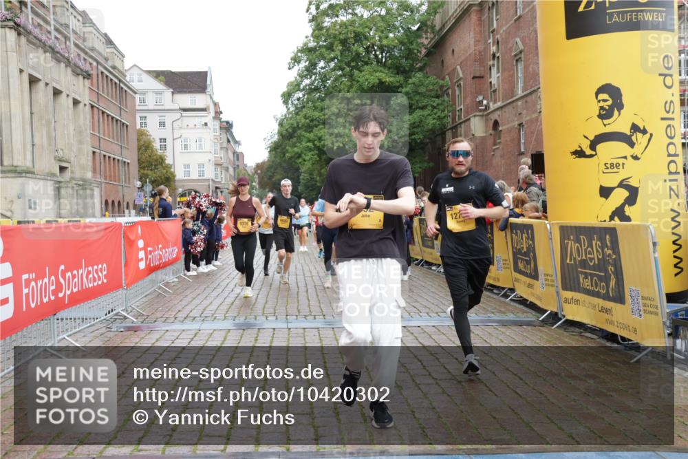 13.09.2026 - Kiel Lauf Yannick Fuchs http://msf.ph/oto/10420302 13.09.2026 09:42:13 Ziel 133, 570, 792, 3357, 3676, 5011, 5105, 5276, 5336, 5774, 6599, 6620, 6797, 7687, 8476, 11793, 12723, 402, 699, 772, 2910, 3143, 3175, 3801, 4533, 4704, 5107, 6599, 6649, 6687, 6739, 7238, 8588, 8829, 9050, 9224, 11907, 12175, 445, 771, 1045, 1777, 2608, 2914, 2955, 2977, 4548, 5559, 6075, 6099, 6213, 6542, 6913, 10938, 12190, 4315, 4704, 6649, 8588, 9771 meine-sportfotos.de