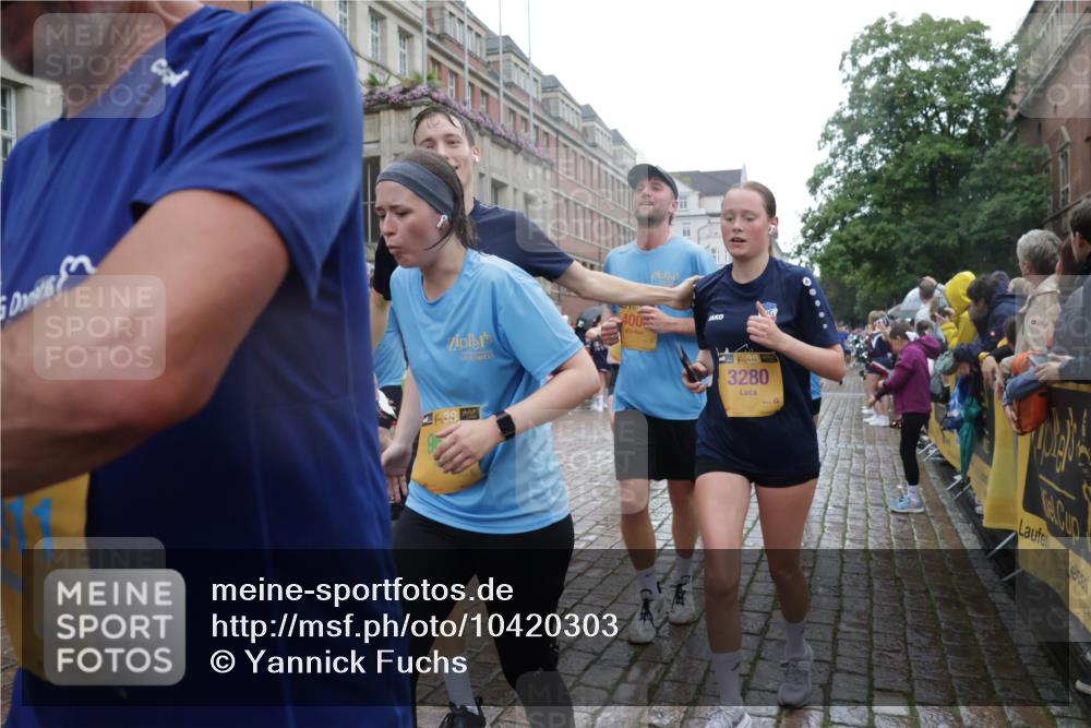 13.09.2026 - Kiel Lauf Yannick Fuchs http://msf.ph/oto/10420303 13.09.2026 10:52:47 Ziel 154, 158, 172, 398, 1083, 1433, 1474, 1535, 1634, 1812, 1837, 2069, 2089, 2735, 3050, 3054, 3059, 3452, 3514, 3875, 4100, 4485, 4570, 6201, 7017, 7154, 7230, 7883, 8615, 8978, 9831, 9886, 10594, 11048, 11096, 11204, 11459, 12213, 90, 475, 626, 777, 1471, 1472, 1473, 1474, 1526, 1527, 1531, 1658, 1802, 1811, 2293, 2442, 2544, 3280, 3343, 3582, 3630, 3778, 3853, 3881, 4008, 1071, 1426, 1486, 1550, 3431, 3587, 3657, 5329, 5642, 5643, 5710, 6015, 7139, 10755 meine-sportfotos.de