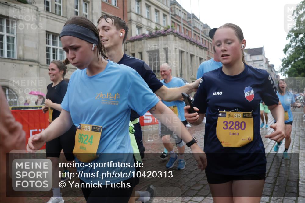 13.09.2026 - Kiel Lauf Yannick Fuchs http://msf.ph/oto/10420313 13.09.2026 10:52:47 Ziel 154, 158, 172, 398, 1083, 1433, 1474, 1535, 1634, 1812, 1837, 2069, 2089, 2735, 3050, 3054, 3059, 3452, 3514, 3875, 4100, 4485, 4570, 6201, 7017, 7154, 7230, 7883, 8615, 8978, 9831, 9886, 10594, 11048, 11096, 11204, 11459, 12213, 90, 475, 626, 777, 1471, 1472, 1473, 1474, 1526, 1527, 1531, 1658, 1802, 1811, 2293, 2442, 2544, 3280, 3343, 3582, 3630, 3778, 3853, 3881, 4008, 1071, 1426, 1486, 1550, 3431, 3587, 3657, 5329, 5642, 5643, 5710, 6015, 7139, 10755 meine-sportfotos.de