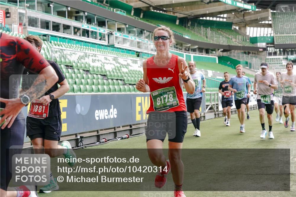 13.09.2026 - 21. swb-Marathon Bremen Michael Burmester http://msf.ph/oto/10420314 13.09.2026 12:58:44 Laufen im Stadion 141, 148, 191, 226, 232, 334, 511, 672, 745, 789, 790, 909, 972, 1010, 1080, 1119, 1166, 1191, 1199, 1254, 1281, 1516, 1535, 1642, 1647, 1752, 1881, 1931, 1933, 2046, 2210, 2289, 2324, 2343, 2367, 2371, 2397, 2402, 2423, 2425, 2577, 2771, 2806, 2807, 2827, 2885, 2899, 2903, 2953, 2961, 2979, 3015, 3021, 3051, 3098, 3120, 3124, 3138, 3148, 3182, 3186, 3190, 3233, 3319, 3338, 3435, 3516, 3531, 3534, 3560, 3652, 3655, 3685, 3690, 3695, 3866, 3933, 3934, 4101, 205 meine-sportfotos.de