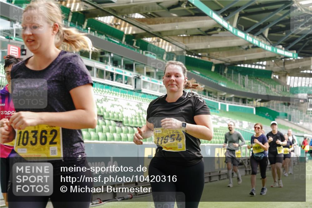 13.09.2026 - 21. swb-Marathon Bremen Michael Burmester http://msf.ph/oto/10420316 13.09.2026 10:44:08 Laufen im Stadion 10002, 10004, 10005, 10176, 10191, 10192, 10271, 10295, 10325, 10335, 10361, 10362, 10402, 10459, 10474, 10491, 10513, 10557, 10572, 10605, 10606, 10629, 10679, 10713, 10756, 10773, 10779, 10784, 10805, 10880, 10882, 10899, 10900, 10997, 10999, 11081, 11173, 11217, 11233, 11264, 11274, 11307, 11333, 11337, 11355, 11385, 11408, 11448, 11456, 11461, 11482, 11495, 11629, 11932, 11943, 12151, 12226, 12311, 12321, 12334 meine-sportfotos.de
