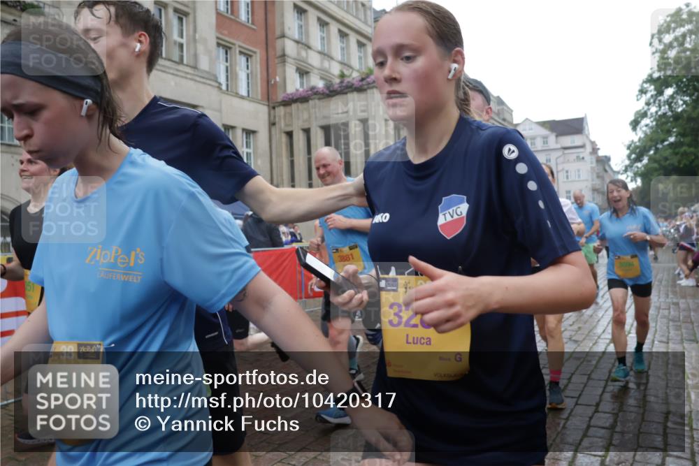 13.09.2026 - Kiel Lauf Yannick Fuchs http://msf.ph/oto/10420317 13.09.2026 10:52:47 Ziel 154, 158, 172, 398, 1083, 1433, 1474, 1535, 1634, 1812, 1837, 2069, 2089, 2735, 3050, 3054, 3059, 3452, 3514, 3875, 4100, 4485, 4570, 6201, 7017, 7154, 7230, 7883, 8615, 8978, 9831, 9886, 10594, 11048, 11096, 11204, 11459, 12213, 90, 475, 626, 777, 1471, 1472, 1473, 1474, 1526, 1527, 1531, 1658, 1802, 1811, 2293, 2442, 2544, 3280, 3343, 3582, 3630, 3778, 3853, 3881, 4008, 1071, 1426, 1486, 1550, 3431, 3587, 3657, 5329, 5642, 5643, 5710, 6015, 7139, 10755 meine-sportfotos.de