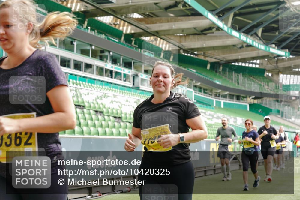 13.09.2026 - 21. swb-Marathon Bremen Michael Burmester http://msf.ph/oto/10420325 13.09.2026 10:44:08 Laufen im Stadion 10002, 10004, 10005, 10176, 10191, 10192, 10271, 10295, 10325, 10335, 10361, 10362, 10402, 10459, 10474, 10491, 10513, 10557, 10572, 10605, 10606, 10629, 10679, 10713, 10756, 10773, 10779, 10784, 10805, 10880, 10882, 10899, 10900, 10997, 10999, 11081, 11173, 11217, 11233, 11264, 11274, 11307, 11333, 11337, 11355, 11385, 11408, 11448, 11456, 11461, 11482, 11495, 11629, 11932, 11943, 12151, 12226, 12311, 12321, 12334 meine-sportfotos.de