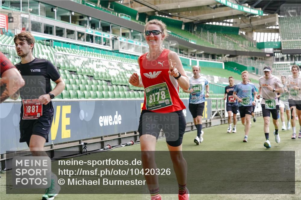 13.09.2026 - 21. swb-Marathon Bremen Michael Burmester http://msf.ph/oto/10420326 13.09.2026 12:58:44 Laufen im Stadion 141, 148, 191, 226, 232, 334, 511, 672, 745, 789, 790, 909, 972, 1010, 1080, 1119, 1166, 1191, 1199, 1254, 1281, 1516, 1535, 1642, 1647, 1752, 1881, 1931, 1933, 2046, 2210, 2289, 2324, 2343, 2367, 2371, 2397, 2402, 2423, 2425, 2577, 2771, 2806, 2807, 2827, 2885, 2899, 2903, 2953, 2961, 2979, 3015, 3021, 3051, 3098, 3120, 3124, 3138, 3148, 3182, 3186, 3190, 3233, 3319, 3338, 3435, 3516, 3531, 3534, 3560, 3652, 3655, 3685, 3690, 3695, 3866, 3933, 3934, 4101, 205 meine-sportfotos.de