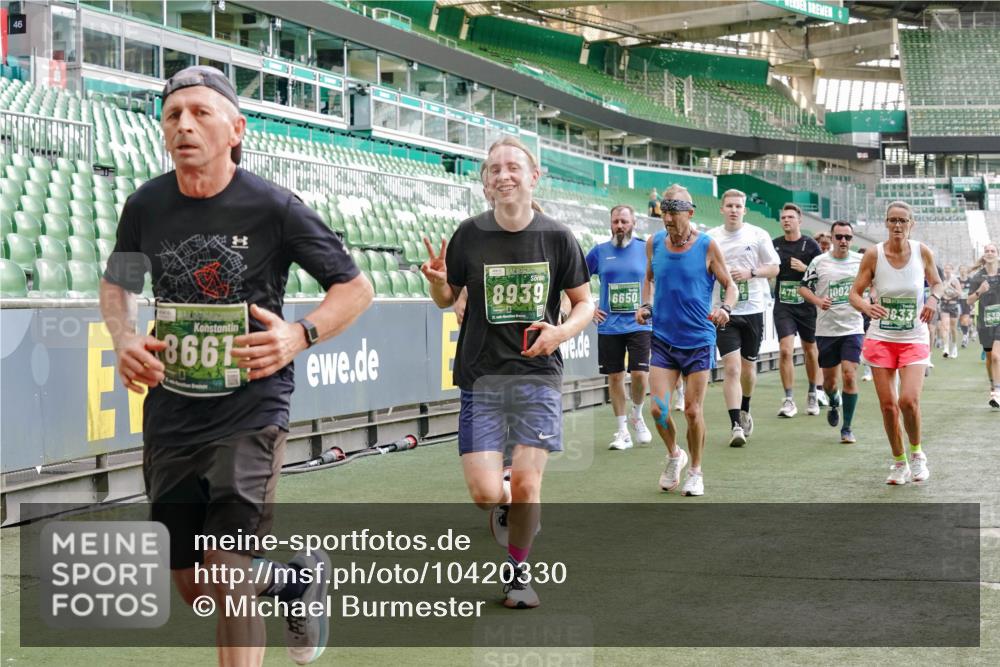 13.09.2026 - 21. swb-Marathon Bremen Michael Burmester http://msf.ph/oto/10420330 13.09.2026 13:21:31 Laufen im Stadion 128, 258, 343, 351, 423, 441, 601, 620, 704, 782, 851, 1060, 1094, 1129, 1158, 1177, 1316, 1344, 1409, 1417, 1439, 1446, 1518, 1669, 1676, 1697, 1729, 1756, 1808, 1815, 1846, 2010, 2064, 2139, 2201, 2258, 2278, 2290, 2349, 2394, 2395, 2414, 2417, 2437, 2501, 2519, 2533, 2551, 2588, 2619, 2632, 2652, 2660, 2685, 2694, 2695, 2736, 2793, 2828, 2886, 2954, 2964, 2995, 3004, 3010, 3017, 3018, 3022, 3034, 3035, 3036, 3037, 3070, 3074, 3102, 3139, 3144, 3225, 3264, 3310, 3682 meine-sportfotos.de
