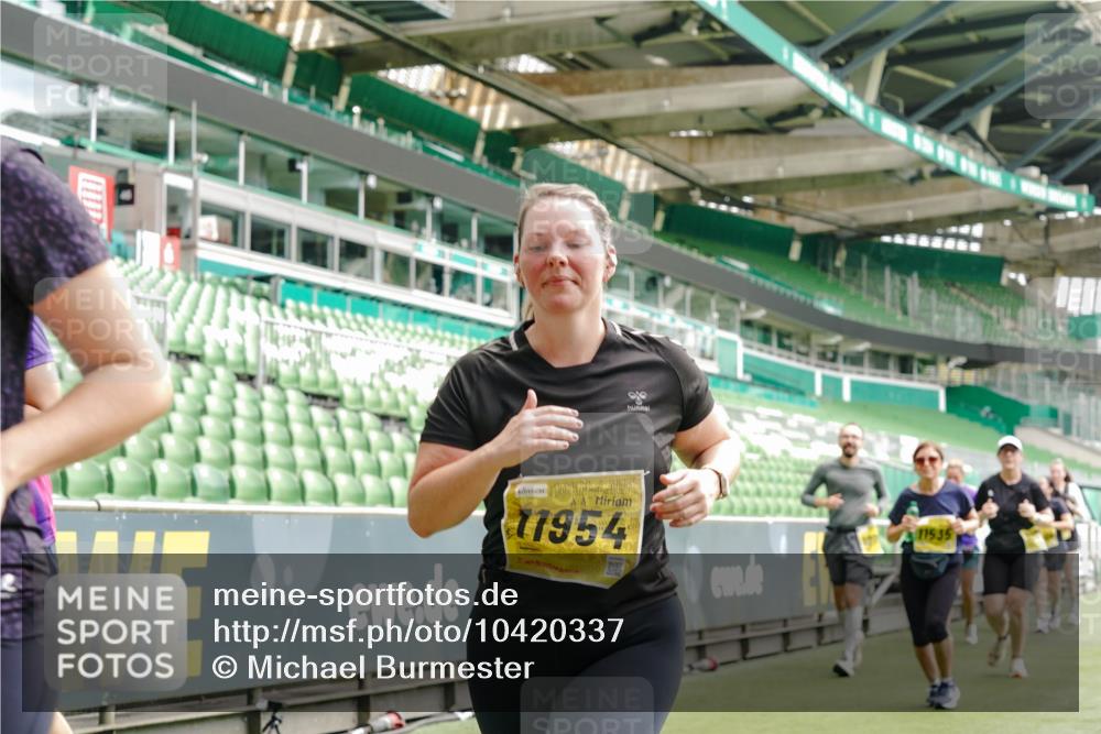 13.09.2026 - 21. swb-Marathon Bremen Michael Burmester http://msf.ph/oto/10420337 13.09.2026 10:44:08 Laufen im Stadion 10002, 10004, 10005, 10176, 10191, 10192, 10271, 10295, 10325, 10335, 10361, 10362, 10402, 10459, 10474, 10491, 10513, 10557, 10572, 10605, 10606, 10629, 10679, 10713, 10756, 10773, 10779, 10784, 10805, 10880, 10882, 10899, 10900, 10997, 10999, 11081, 11173, 11217, 11233, 11264, 11274, 11307, 11333, 11337, 11355, 11385, 11408, 11448, 11456, 11461, 11482, 11495, 11629, 11932, 11943, 12151, 12226, 12311, 12321, 12334 meine-sportfotos.de