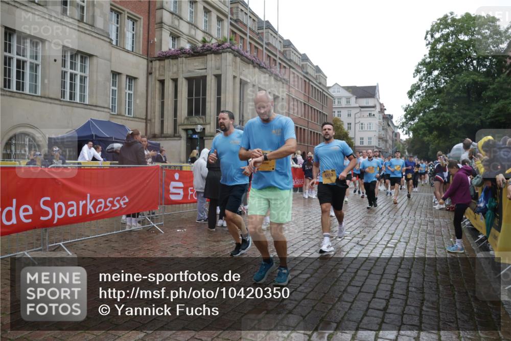13.09.2026 - Kiel Lauf Yannick Fuchs http://msf.ph/oto/10420350 13.09.2026 10:52:50 Ziel 154, 158, 398, 1083, 1426, 1433, 1535, 1550, 1634, 1812, 2069, 2089, 3050, 3059, 3431, 3452, 3514, 3875, 4100, 4570, 5329, 5710, 5838, 6201, 7017, 7154, 7230, 7883, 8580, 8935, 8978, 9831, 10594, 11048, 11096, 11204, 11459, 11496, 12213, 90, 172, 475, 626, 777, 1471, 1472, 1473, 1474, 1526, 1527, 1531, 1658, 1802, 1837, 2293, 2442, 2544, 2735, 3054, 3343, 3582, 3630, 3778, 3853, 1071, 1486, 3587, 3657, 5642, 5643, 6015, 7139, 10755 meine-sportfotos.de
