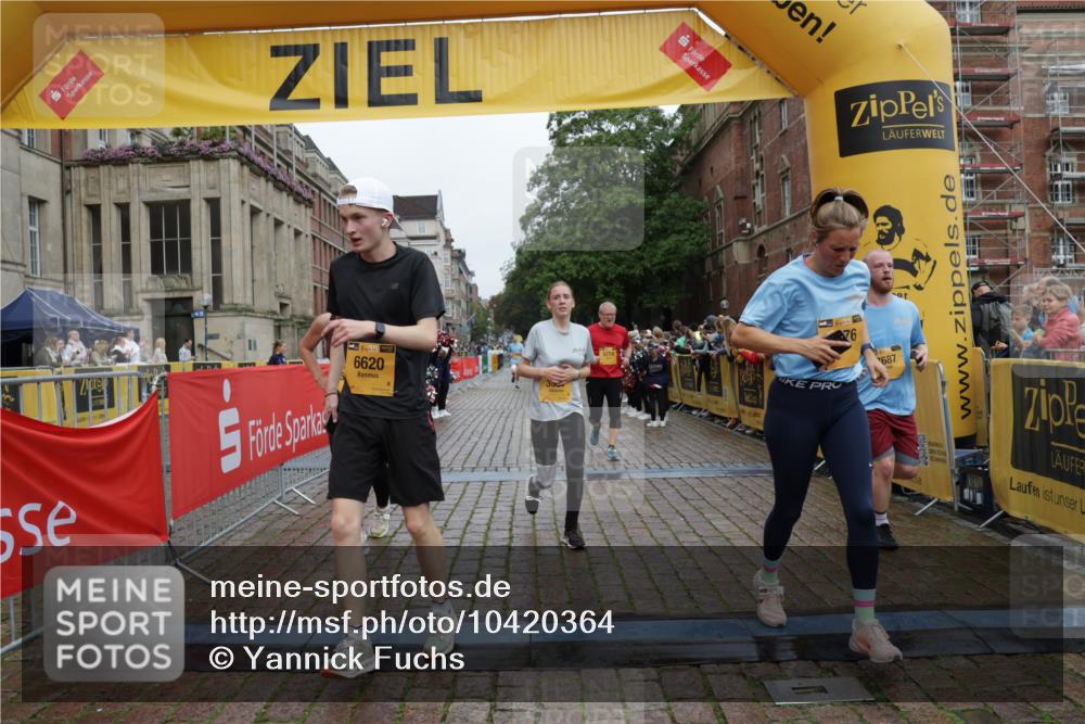 13.09.2026 - Kiel Lauf Yannick Fuchs http://msf.ph/oto/10420364 13.09.2026 09:42:16 Ziel 133, 570, 792, 2955, 2977, 3357, 3676, 5011, 5105, 5276, 5336, 5774, 6620, 6797, 7687, 8476, 10938, 11793, 12723, 402, 699, 772, 2910, 3143, 3175, 3801, 4533, 5107, 5276, 6599, 6687, 6739, 7238, 8588, 8829, 9050, 9224, 11907, 12175, 445, 771, 1045, 1777, 2608, 2914, 4548, 5559, 6075, 6099, 6213, 6423, 6542, 6913, 9706, 12190, 402, 3175, 4704, 6649, 6687, 8588, 9224, 9771, 11907 meine-sportfotos.de