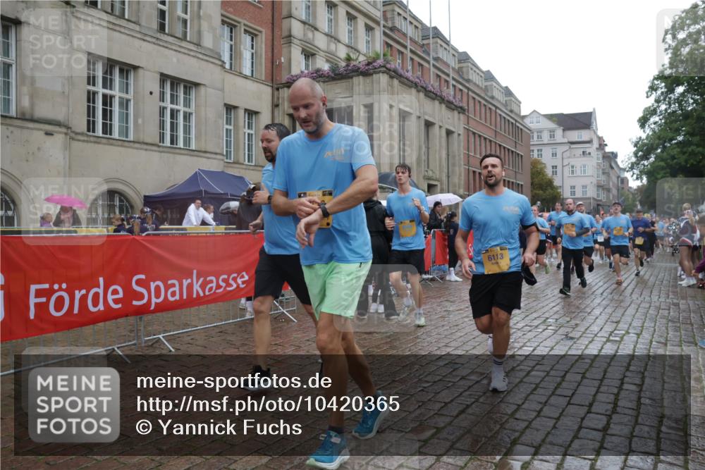 13.09.2026 - Kiel Lauf Yannick Fuchs http://msf.ph/oto/10420365 13.09.2026 10:52:50 Ziel 154, 158, 398, 1083, 1426, 1433, 1535, 1550, 1634, 1812, 2069, 2089, 3050, 3059, 3431, 3452, 3514, 3875, 4100, 4570, 5329, 5710, 5838, 6201, 7017, 7154, 7230, 7883, 8580, 8935, 8978, 9831, 10594, 11048, 11096, 11204, 11459, 11496, 12213, 90, 172, 475, 626, 777, 1471, 1472, 1473, 1474, 1526, 1527, 1531, 1658, 1802, 1837, 2293, 2442, 2544, 2735, 3054, 3343, 3582, 3630, 3778, 3853, 1071, 1486, 3587, 3657, 5642, 5643, 6015, 7139, 10755 meine-sportfotos.de