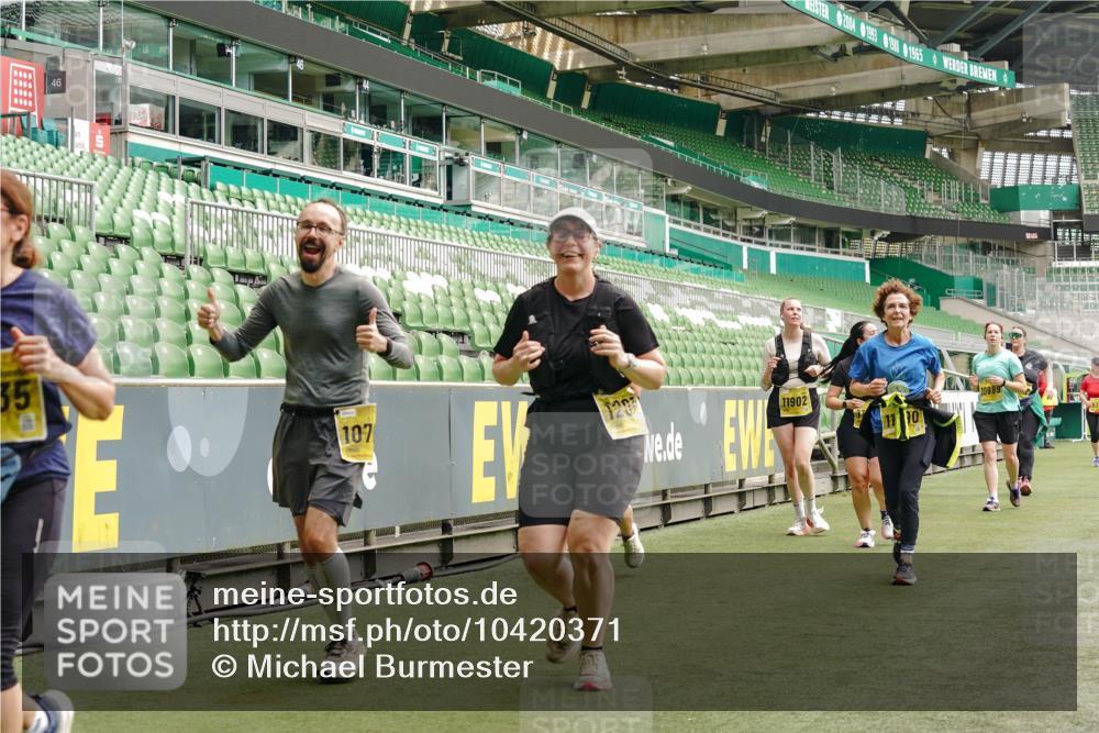13.09.2026 - 21. swb-Marathon Bremen Michael Burmester http://msf.ph/oto/10420371 13.09.2026 10:44:12 Laufen im Stadion 10002, 10004, 10005, 10176, 10191, 10192, 10271, 10295, 10325, 10335, 10361, 10362, 10402, 10459, 10474, 10513, 10557, 10572, 10605, 10606, 10629, 10679, 10713, 10756, 10773, 10779, 10784, 10805, 10882, 10899, 10900, 10997, 10999, 11081, 11173, 11217, 11233, 11264, 11274, 11307, 11333, 11337, 11355, 11385, 11408, 11448, 11456, 11461, 11482, 11495, 11629, 11932, 11943, 12151, 12226, 12311, 12321, 12334 meine-sportfotos.de