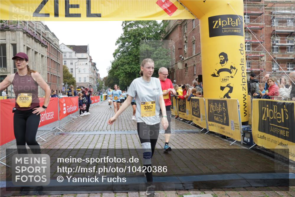 13.09.2026 - Kiel Lauf Yannick Fuchs http://msf.ph/oto/10420386 13.09.2026 09:42:17 Ziel 133, 570, 792, 2914, 2955, 2977, 3357, 3676, 5011, 5105, 5336, 5774, 6620, 6797, 7687, 8476, 10938, 11793, 12723, 402, 699, 772, 2910, 3143, 3175, 3801, 4533, 5011, 5107, 5276, 6599, 6687, 6739, 7238, 8829, 9050, 9224, 11907, 12175, 445, 771, 1045, 1777, 2608, 4548, 5559, 6075, 6099, 6213, 6423, 6542, 6913, 9706, 12190, 402, 3175, 4704, 6649, 6687, 8588, 9224, 11907 meine-sportfotos.de