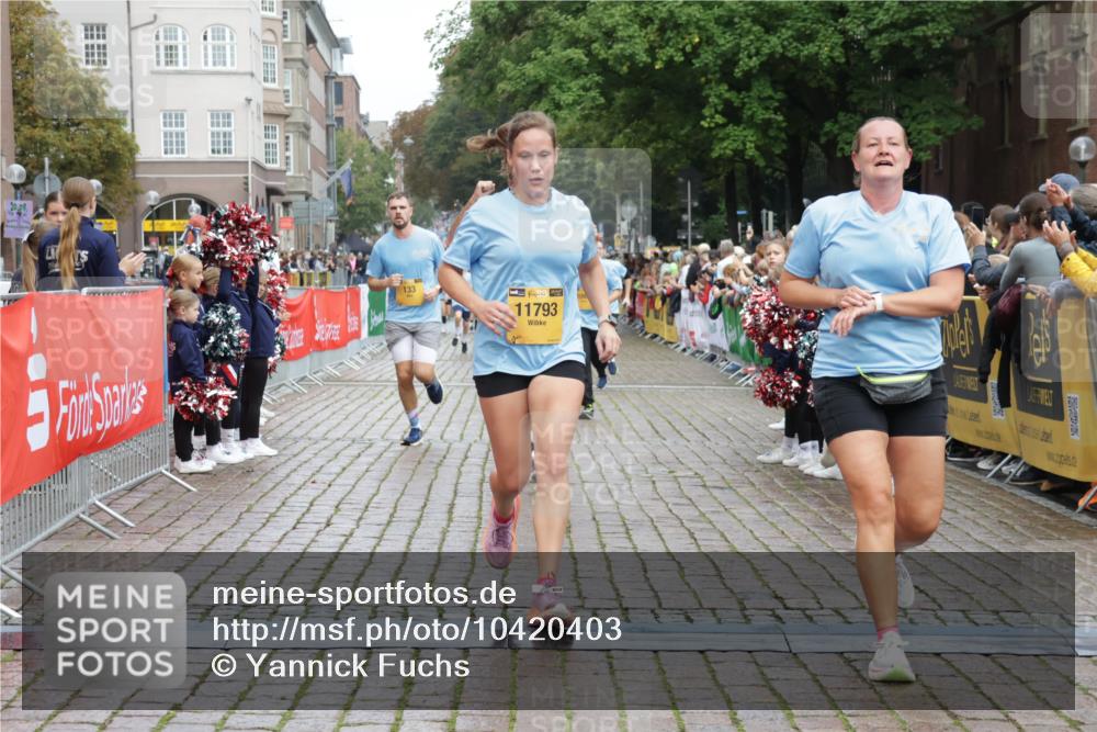 13.09.2026 - Kiel Lauf Yannick Fuchs http://msf.ph/oto/10420403 13.09.2026 09:42:19 Ziel 133, 792, 2914, 2955, 2977, 3357, 3676, 5105, 5336, 5774, 6620, 6797, 7687, 8476, 10938, 11793, 12723, 402, 570, 699, 772, 792, 2910, 3143, 3801, 4533, 5011, 5107, 5276, 6599, 6739, 7238, 8829, 9050, 12175, 12723, 142, 445, 771, 1045, 1777, 2608, 4548, 5559, 6075, 6099, 6213, 6423, 6542, 6913, 8532, 9706, 12190, 402, 3143, 3175, 4704, 6649, 6687, 8588, 9224, 11907 meine-sportfotos.de