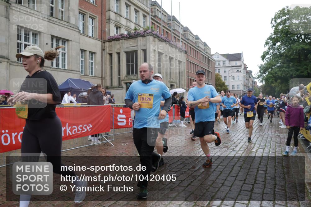 13.09.2026 - Kiel Lauf Yannick Fuchs http://msf.ph/oto/10420405 13.09.2026 10:52:53 Ziel 154, 158, 398, 1083, 1426, 1433, 1486, 1535, 1550, 1634, 1812, 2069, 3050, 3059, 3431, 3452, 3514, 3657, 3875, 4100, 4570, 5329, 5710, 5838, 6161, 6201, 6777, 7017, 7230, 7596, 7883, 8516, 8580, 8863, 8905, 8935, 8978, 9126, 9166, 9831, 10594, 11048, 11096, 11204, 11282, 11496, 12213, 90, 172, 398, 475, 626, 1471, 1472, 1473, 1474, 1526, 1527, 1531, 1658, 1802, 1812, 1837, 2089, 2293, 2442, 2544, 2735, 3054, 3343, 3582, 3630, 3778, 3853, 1071, 3587, 5642, 5643, 6015, 7139 meine-sportfotos.de