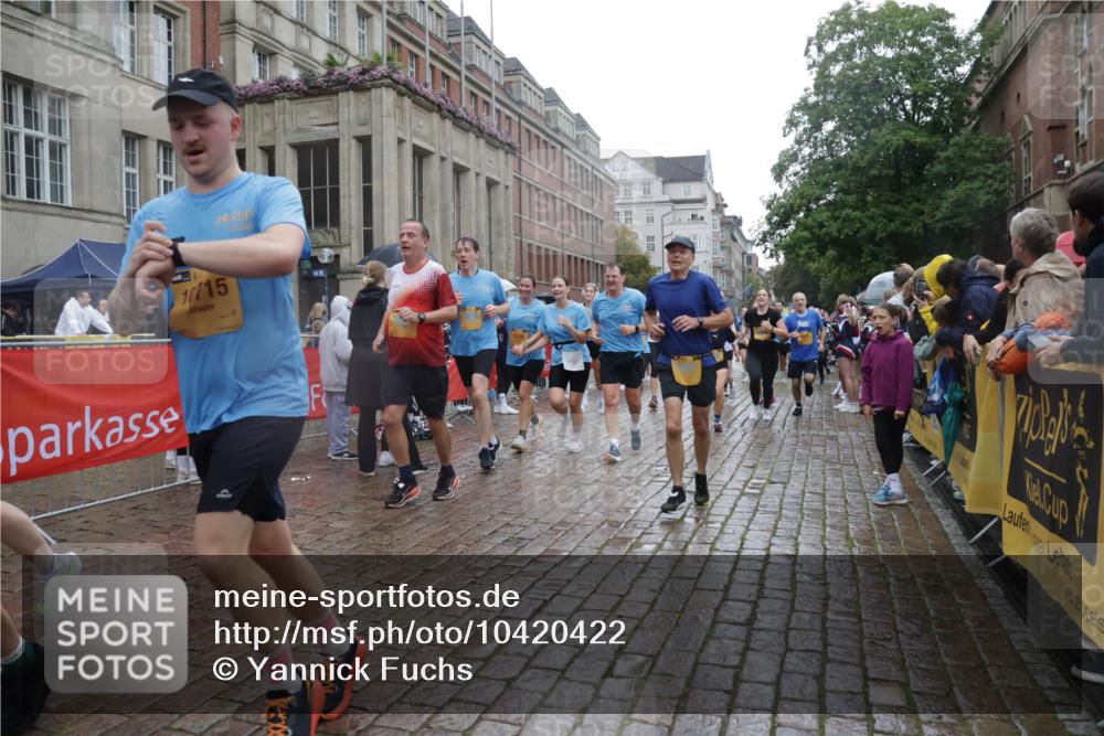 13.09.2026 - Kiel Lauf Yannick Fuchs http://msf.ph/oto/10420422 13.09.2026 10:52:53 Ziel 154, 158, 398, 1083, 1426, 1433, 1486, 1535, 1550, 1634, 1812, 2069, 3050, 3059, 3431, 3452, 3514, 3657, 3875, 4100, 4570, 5329, 5710, 5838, 6161, 6201, 6777, 7017, 7230, 7596, 7883, 8516, 8580, 8863, 8905, 8935, 8978, 9126, 9166, 9831, 10594, 11048, 11096, 11204, 11282, 11496, 12213, 90, 172, 398, 475, 626, 1471, 1472, 1473, 1474, 1526, 1527, 1531, 1658, 1802, 1812, 1837, 2089, 2293, 2442, 2544, 2735, 3054, 3343, 3582, 3630, 3778, 3853, 1071, 3587, 5642, 5643, 6015, 7139 meine-sportfotos.de
