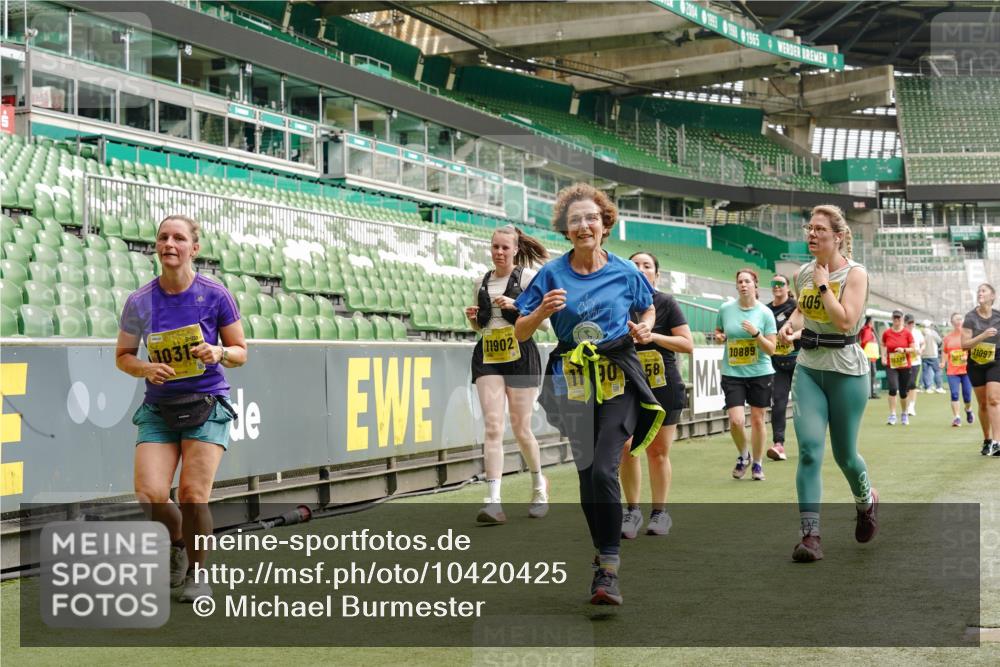 13.09.2026 - 21. swb-Marathon Bremen Michael Burmester http://msf.ph/oto/10420425 13.09.2026 10:44:14 Laufen im Stadion 10002, 10004, 10005, 10176, 10191, 10192, 10271, 10295, 10325, 10335, 10361, 10362, 10402, 10459, 10474, 10513, 10572, 10605, 10606, 10629, 10679, 10713, 10756, 10779, 10882, 10899, 10900, 10997, 10999, 11081, 11173, 11217, 11233, 11264, 11274, 11307, 11333, 11337, 11355, 11385, 11408, 11448, 11456, 11461, 11482, 11495, 11629, 11932, 11943, 12151, 12226, 12311, 12321, 12334 meine-sportfotos.de