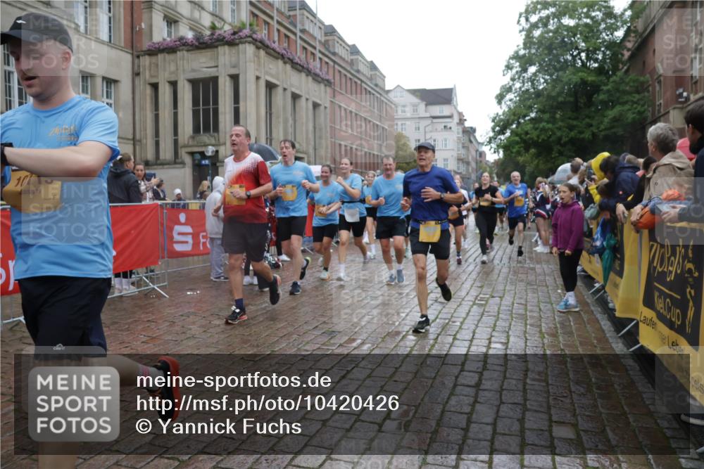 13.09.2026 - Kiel Lauf Yannick Fuchs http://msf.ph/oto/10420426 13.09.2026 10:52:54 Ziel 154, 158, 1071, 1083, 1426, 1433, 1486, 1535, 1550, 1634, 2069, 3050, 3059, 3431, 3452, 3514, 3587, 3657, 3875, 4570, 5329, 5642, 5643, 5710, 5838, 6015, 6161, 6201, 6695, 6777, 7017, 7230, 7596, 7883, 8516, 8580, 8863, 8905, 8935, 8978, 9126, 9166, 9831, 10594, 11048, 11096, 11204, 11282, 11496, 12213, 90, 172, 398, 475, 626, 1471, 1472, 1473, 1474, 1526, 1527, 1531, 1658, 1802, 1812, 1837, 2069, 2089, 2293, 2442, 2735, 3054, 3343, 3582, 3630, 3778, 3853, 7139 meine-sportfotos.de