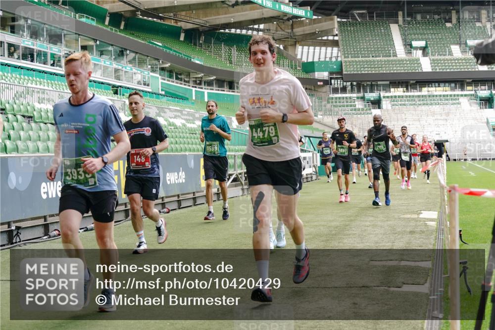 13.09.2026 - 21. swb-Marathon Bremen Michael Burmester http://msf.ph/oto/10420429 13.09.2026 12:58:47 Laufen im Stadion 141, 148, 191, 226, 232, 334, 511, 672, 745, 789, 790, 909, 972, 1010, 1080, 1119, 1166, 1191, 1199, 1281, 1516, 1535, 1642, 1647, 1752, 1881, 1931, 1933, 2046, 2210, 2289, 2324, 2343, 2367, 2371, 2397, 2423, 2425, 2577, 2771, 2806, 2807, 2827, 2885, 2899, 2903, 2953, 2961, 2979, 3015, 3021, 3051, 3098, 3120, 3124, 3138, 3148, 3182, 3186, 3190, 3233, 3319, 3338, 3435, 3516, 3531, 3534, 3560, 3652, 3655, 3685, 3690, 3695, 3866, 3933, 3934, 4101, 205 meine-sportfotos.de