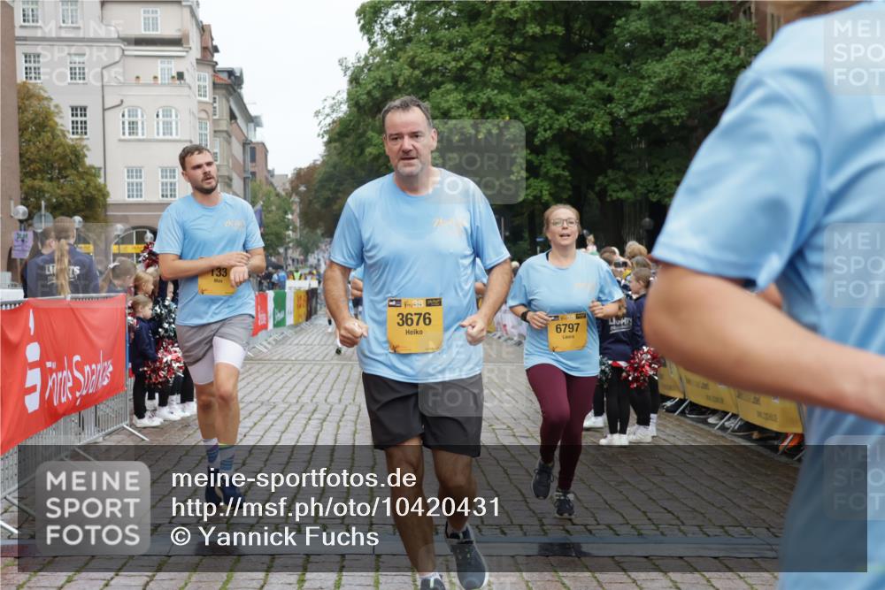 13.09.2026 - Kiel Lauf Yannick Fuchs http://msf.ph/oto/10420431 13.09.2026 09:42:21 Ziel 133, 2914, 2955, 2977, 3357, 3676, 5105, 5336, 5774, 6099, 6620, 6797, 7687, 8476, 10938, 11793, 570, 699, 772, 792, 2910, 3143, 3801, 4533, 5011, 5107, 5276, 5336, 6599, 6620, 6739, 7238, 8476, 8829, 9050, 12175, 12723, 142, 445, 771, 1045, 1777, 2608, 4548, 5559, 6075, 6213, 6423, 6542, 6913, 8532, 9519, 9592, 9706, 12190, 402, 3143, 3175, 4533, 4704, 6649, 6687, 6739, 8588, 9224, 11907 meine-sportfotos.de