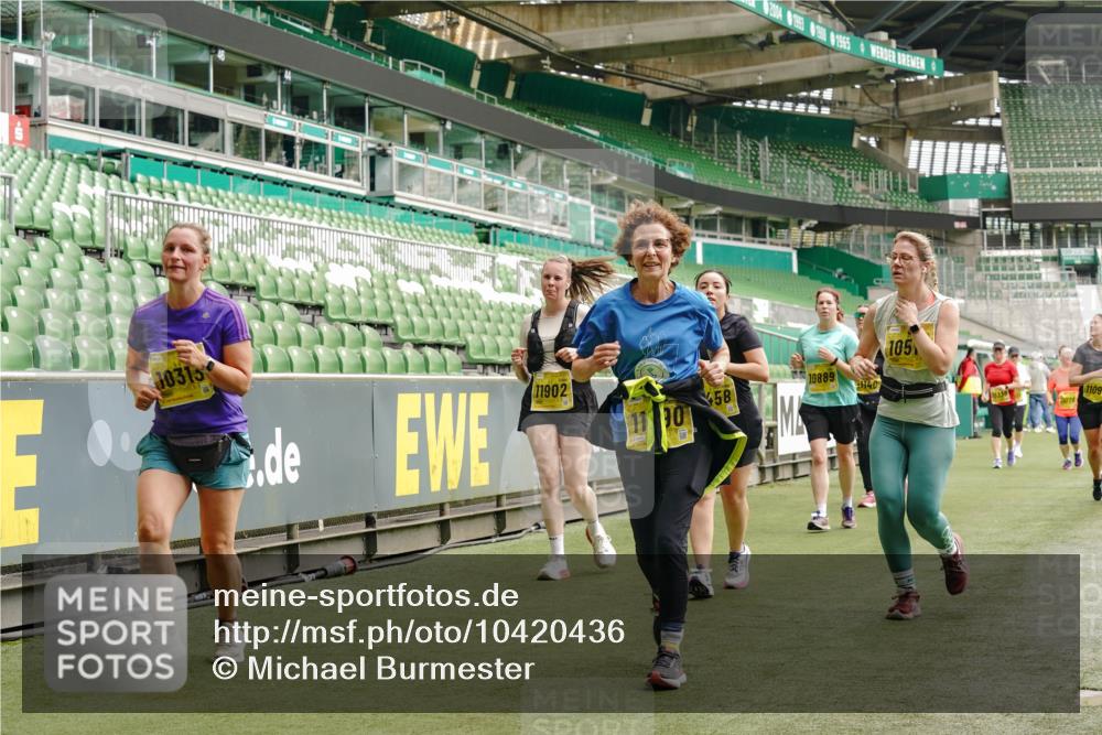 13.09.2026 - 21. swb-Marathon Bremen Michael Burmester http://msf.ph/oto/10420436 13.09.2026 10:44:14 Laufen im Stadion 10002, 10004, 10005, 10176, 10191, 10192, 10271, 10295, 10325, 10335, 10361, 10362, 10402, 10459, 10474, 10513, 10572, 10605, 10606, 10629, 10679, 10713, 10756, 10779, 10882, 10899, 10900, 10997, 10999, 11081, 11173, 11217, 11233, 11264, 11274, 11307, 11333, 11337, 11355, 11385, 11408, 11448, 11456, 11461, 11482, 11495, 11629, 11932, 11943, 12151, 12226, 12311, 12321, 12334 meine-sportfotos.de