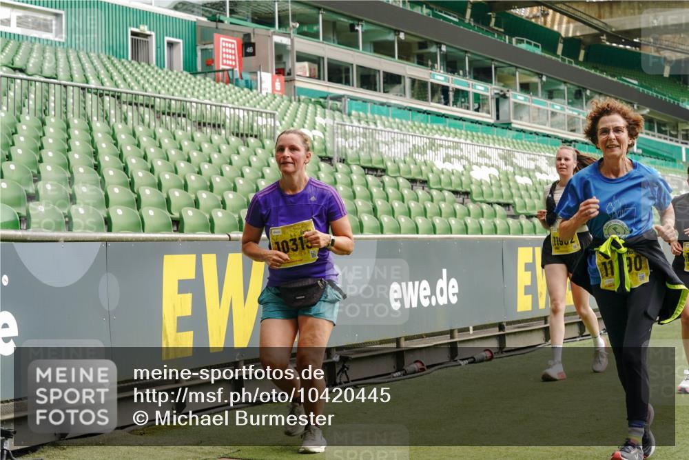 13.09.2026 - 21. swb-Marathon Bremen Michael Burmester http://msf.ph/oto/10420445 13.09.2026 10:44:15 Laufen im Stadion 10002, 10004, 10005, 10176, 10191, 10192, 10271, 10295, 10325, 10335, 10361, 10362, 10402, 10459, 10474, 10513, 10572, 10605, 10606, 10629, 10679, 10713, 10756, 10779, 10882, 10899, 10900, 10997, 10999, 11081, 11173, 11217, 11233, 11264, 11274, 11307, 11333, 11337, 11355, 11385, 11408, 11448, 11456, 11461, 11482, 11495, 11629, 11932, 11943, 12151, 12226, 12311, 12321, 12334 meine-sportfotos.de